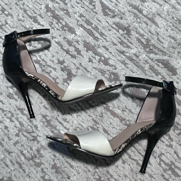 Marc Fisher Black/Beige Lizard Print Pumps Open Toe Size 5 - Picture 3 of 10